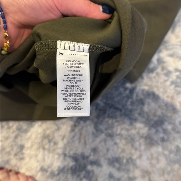 Cable & gauge studio new without tags olive green long sleeve top - Picture 3 of 4